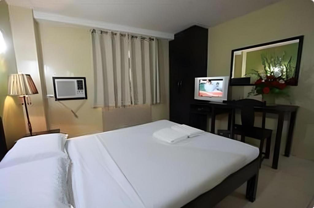 Sampaguita Suites Plaza Garcia Cebu Exterior photo